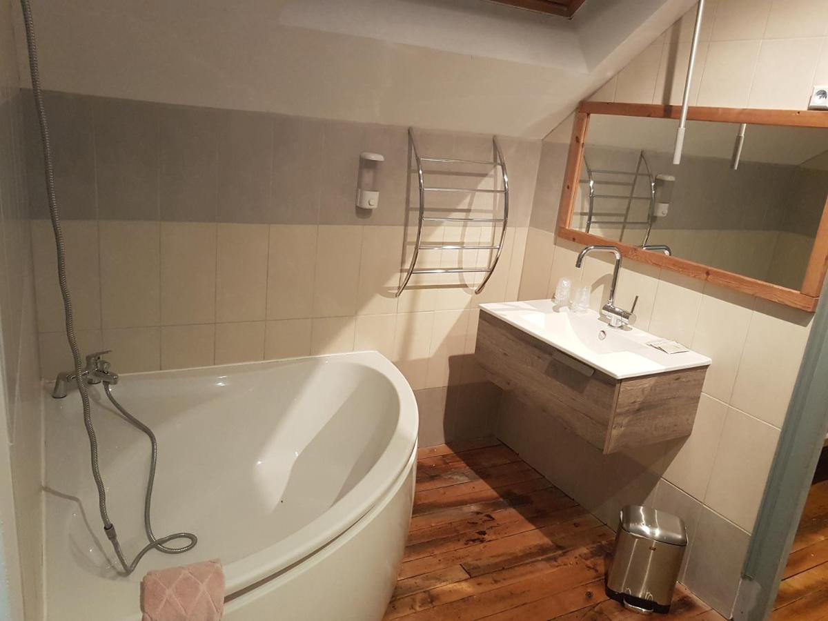 Le Betrot Bed & Breakfast Estissac Bagian luar foto