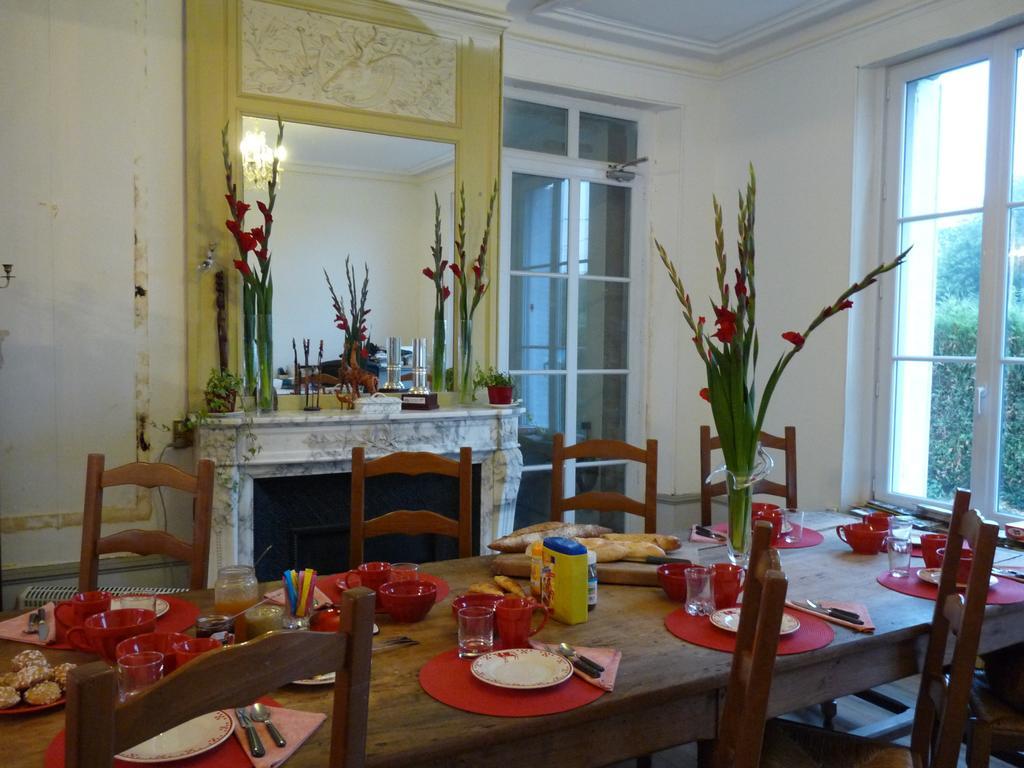 Le Betrot Bed & Breakfast Estissac Bagian luar foto
