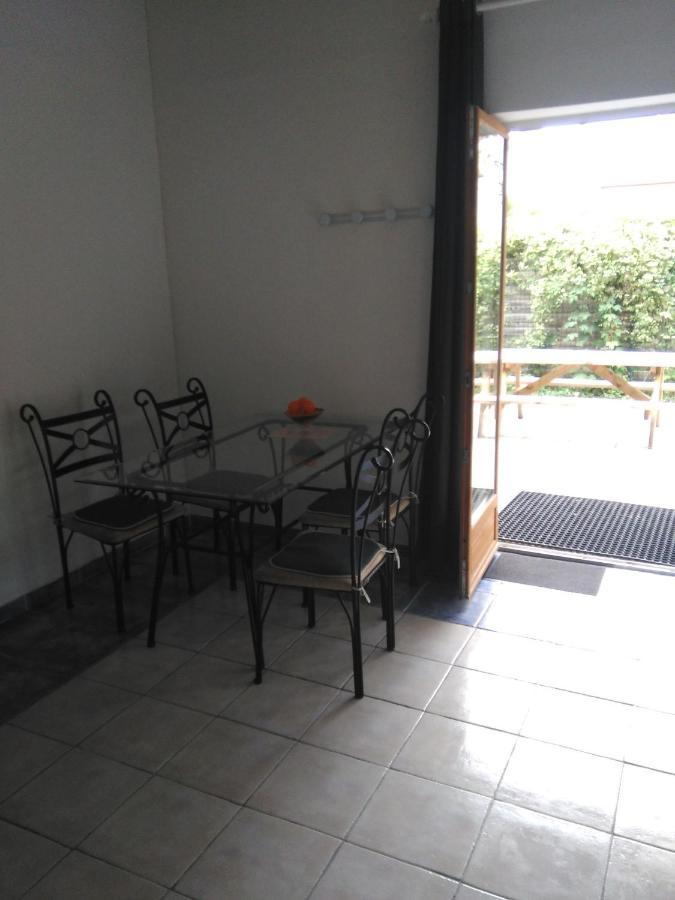 Le Betrot Bed & Breakfast Estissac Bagian luar foto