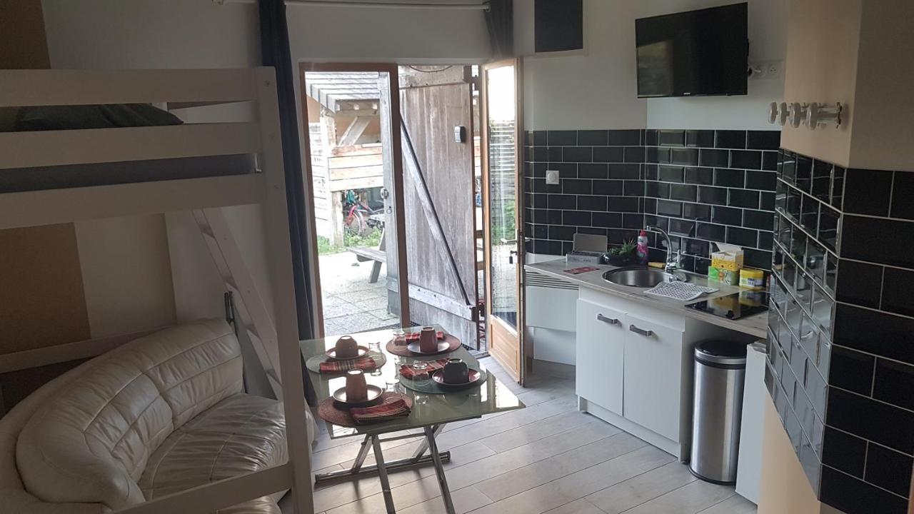 Le Betrot Bed & Breakfast Estissac Bagian luar foto
