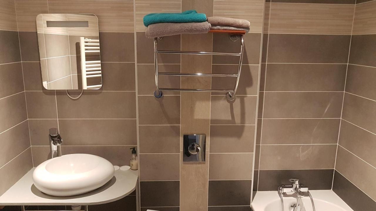 Le Betrot Bed & Breakfast Estissac Bagian luar foto